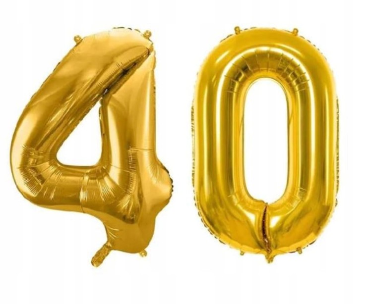 Złote balony foliowe tworzące liczbę 40