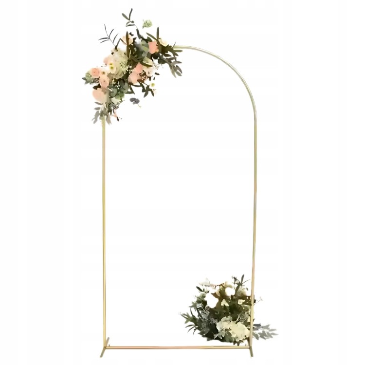 Złoty, metalowy stelaż dekoracyjny w kształcie bramy (łuku)