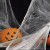 PAJĘCZYNA SIEĆ BIAŁA OZDOBA DEKORACJA NA HALLOWEEN 2 SZT PAJĄKI 60 GRAMÓW