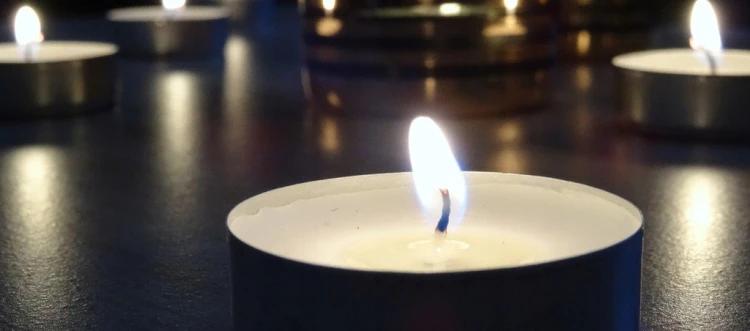 TEALIGHTY BEZZAPACHOWE PODGRZEWACZE ŚWIECZKI ŚWIECE TEALIGHT 3H 100 SZTUK