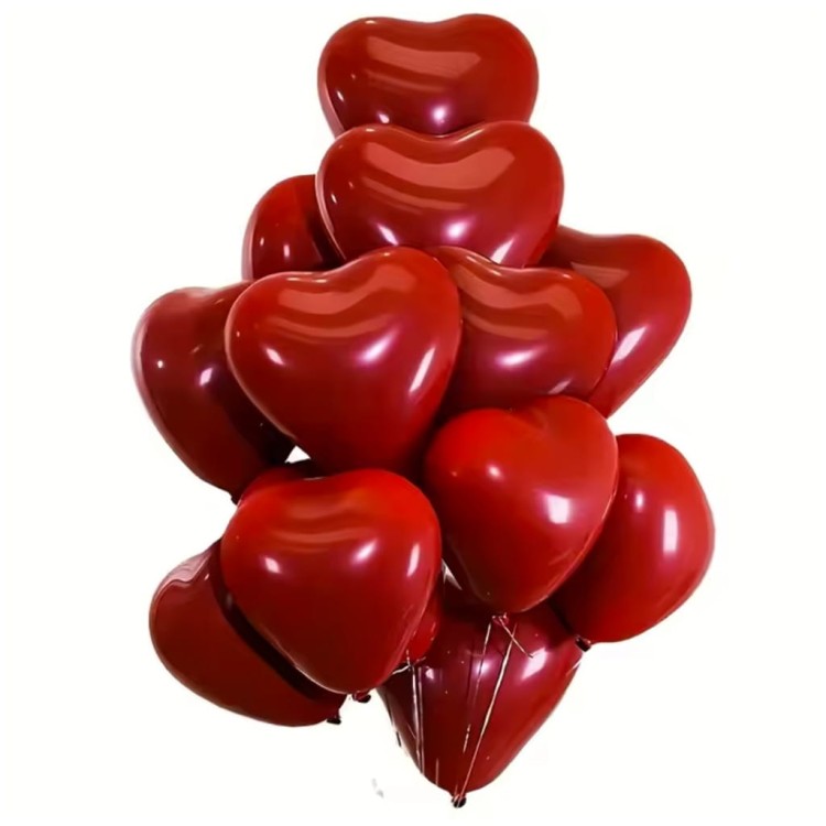 Zestaw czerwonych balonów lateksowych w kształcie serc, wykonanych w technice podwójnej (balon w balonie)